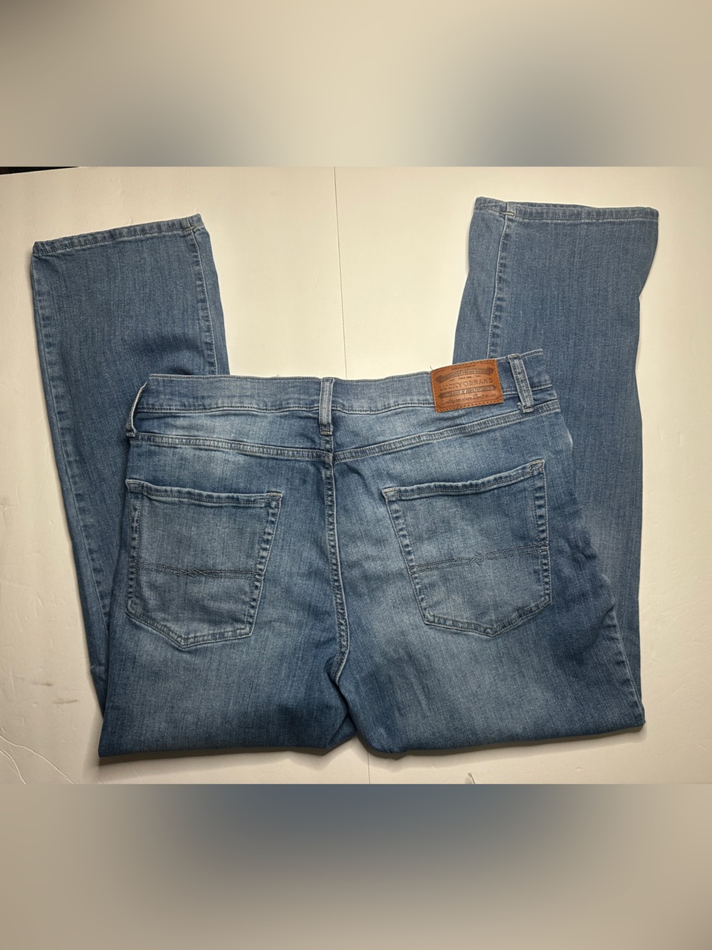 Lucky Brand Men's Light Blue 432
Straight Jeans Size 36x32